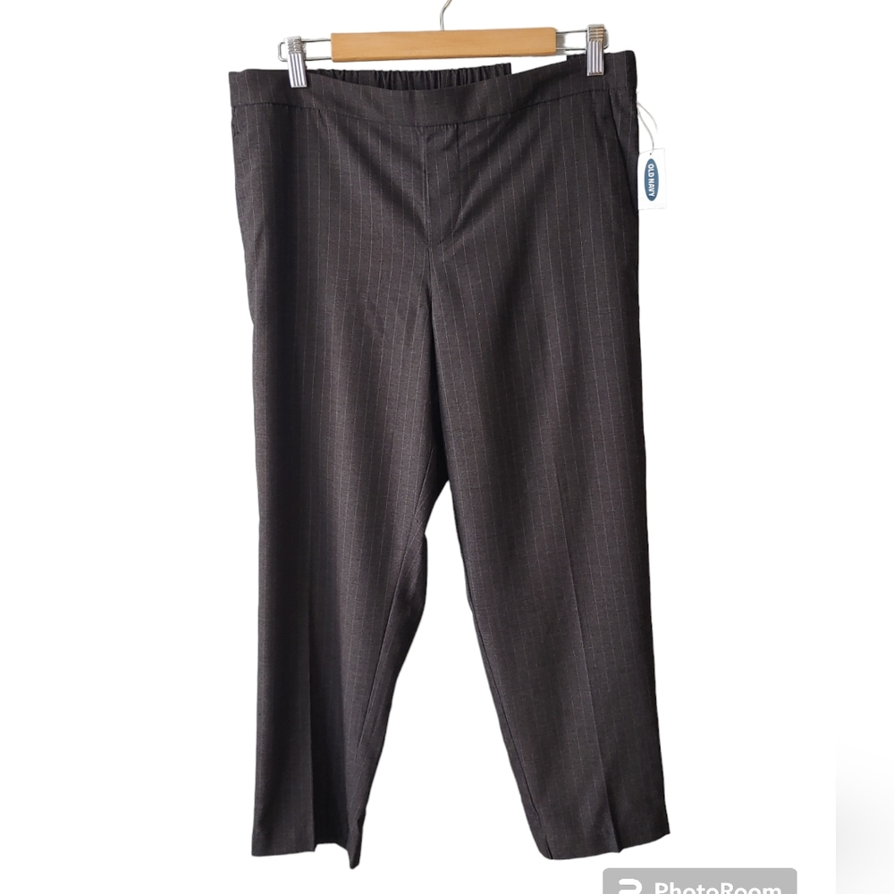 NWT- Old Navy Grey Pinstripe Pull On Ankle Pants Size 12